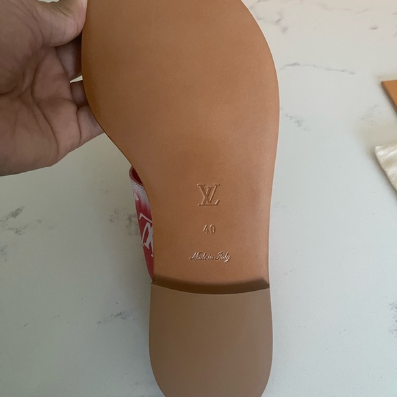 Louis Vuitton Red Sandsls - Picture 4 of 4